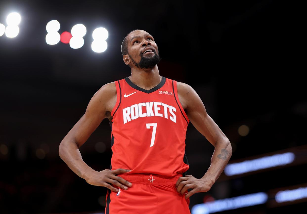 火箭胜活塞！5人缺阵，让1套首发？仅8人出战，乌度卡派超级残阵