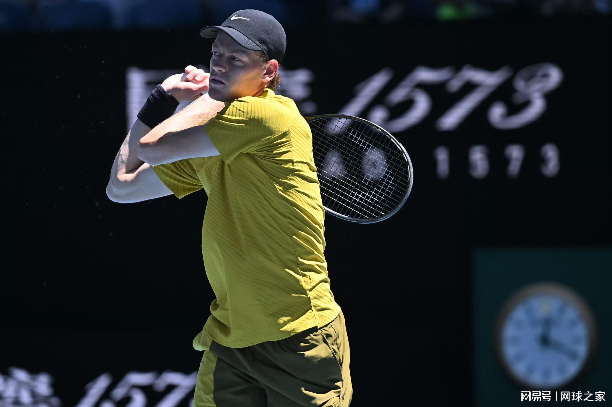 乐鱼体育登陆-罗德拉沃尔球场关闭顶棚引争议，是公平还是干预